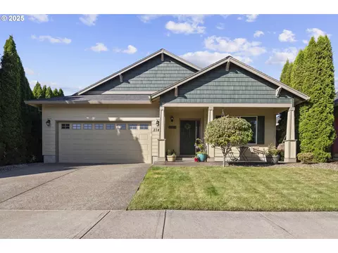 2740 Nina Pl, Hubbard, OR 97032