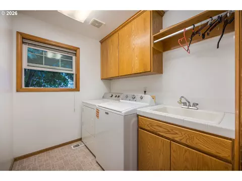 2015 Chase Loop SW, Albany, OR 97321 photo 15