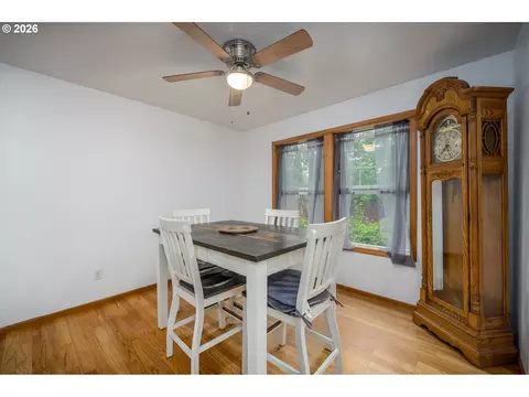 2015 Chase Loop SW, Albany, OR 97321 photo 8