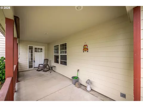 2015 Chase Loop SW, Albany, OR 97321 photo 4