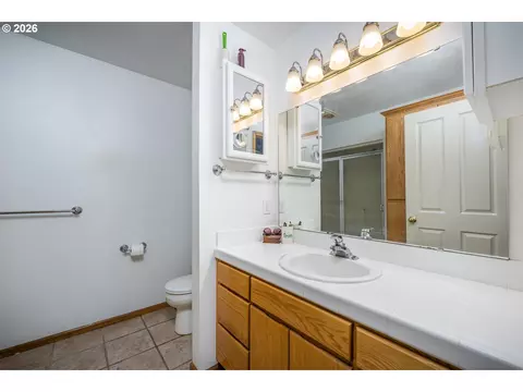 2015 Chase Loop SW, Albany, OR 97321 photo 19