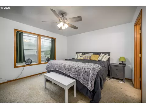 2015 Chase Loop SW, Albany, OR 97321 photo 17