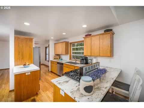 2015 Chase Loop SW, Albany, OR 97321 photo 11