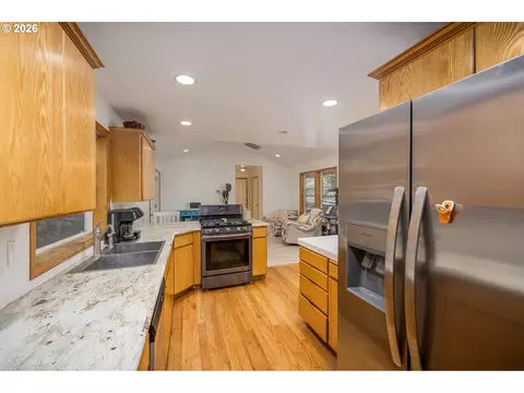 2015 Chase Loop SW, Albany, OR 97321 photo 9