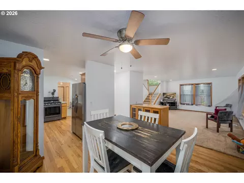 2015 Chase Loop SW, Albany, OR 97321 photo 7