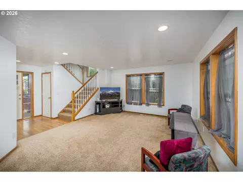2015 Chase Loop SW, Albany, OR 97321 photo 6