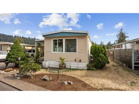 205 S 54th St #12, Springfield, OR 97478