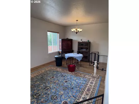 Living - 77330 Joyce Way, Echo, OR 97826 photo 2 of 3