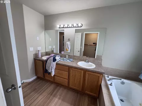 Bath - 77330 Joyce Way, Echo, OR 97826 photo 1 of 5