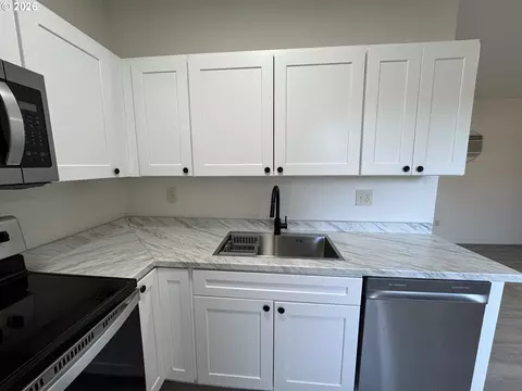 Kitchen - 316 SW 22nd St, Pendleton, OR 97801 photo 2 of 3