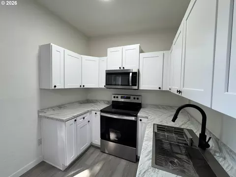 Kitchen - 316 SW 22nd St, Pendleton, OR 97801 photo 3 of 3