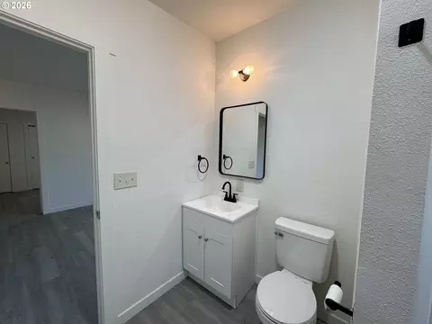 Bath - 316 SW 22nd St, Pendleton, OR 97801 photo 3 of 4