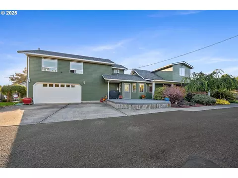 3607 3rd St, Tillamook, OR 97141