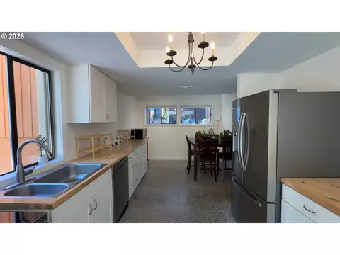 Kitchen - 3595 SE 1st St, Gresham, OR 97080 photo 3 of 3