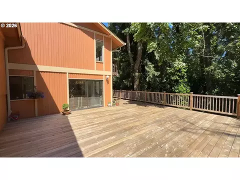 Exterior - 3595 SE 1st St, Gresham, OR 97080 photo 9 of 11