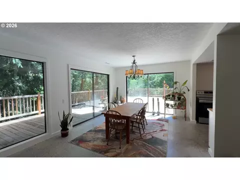 Dining - 3595 SE 1st St, Gresham, OR 97080 photo 3 of 3