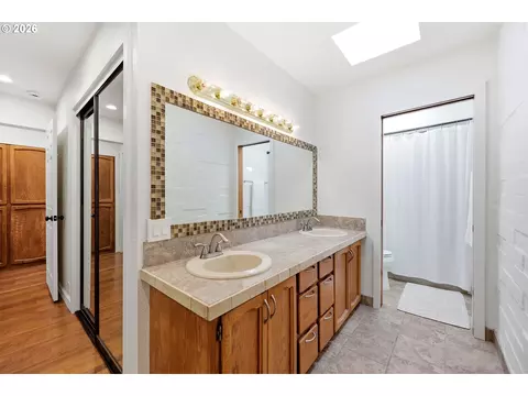 Bath - 3595 SE 1st St, Gresham, OR 97080 photo 3 of 3