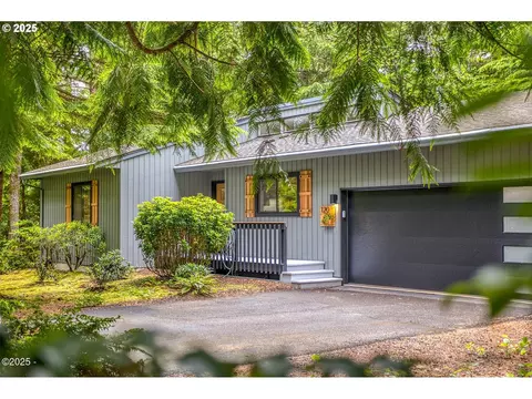 120 SW The Pines Dr, Depoe Bay, OR 97341