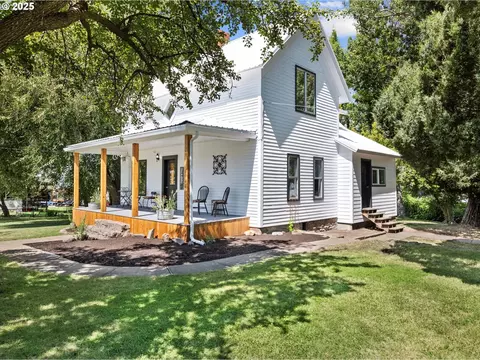 1104 Hill St, Cove, OR 97824