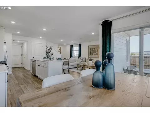Dining - 5721 Basalt Ct, Springfield, OR 97478 photo 1 of 3