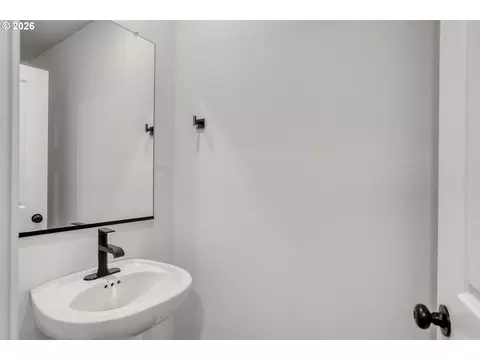 Bath - 5721 Basalt Ct, Springfield, OR 97478 photo 1 of 6