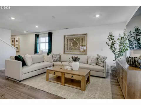 Living - 5721 Basalt Ct, Springfield, OR 97478 photo 2 of 2