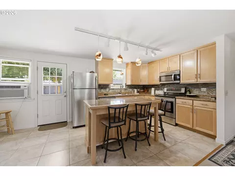 Kitchen - 4533 Liberty St, Eugene, OR 97402 photo 1 of 4