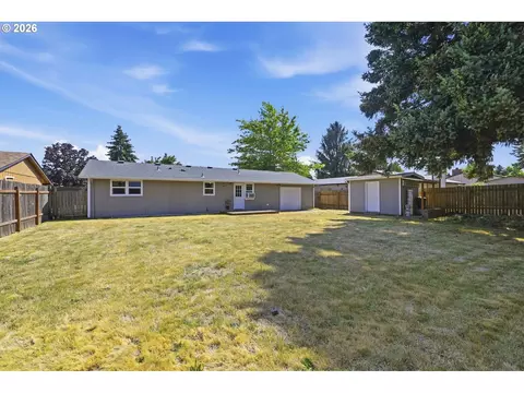 Exterior - 4533 Liberty St, Eugene, OR 97402 photo 7 of 9