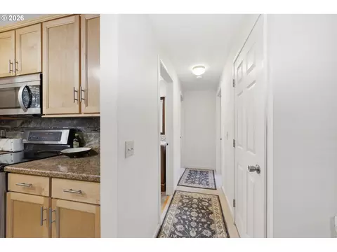 Entry Way - 4533 Liberty St, Eugene, OR 97402 photo 1 of 1
