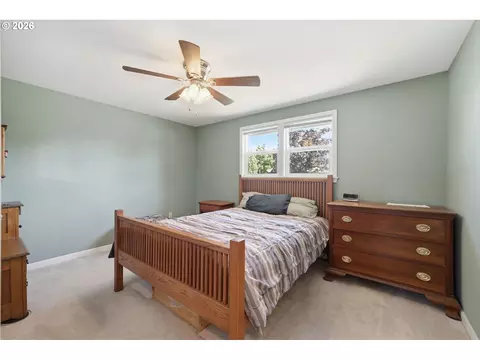 Bedroom - 4533 Liberty St, Eugene, OR 97402 photo 1 of 3