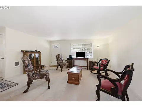 Living - 4533 Liberty St, Eugene, OR 97402 photo 1 of 1