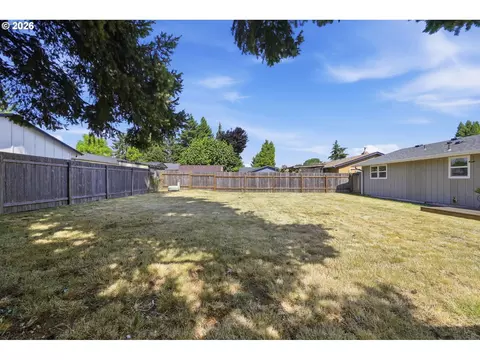 Exterior - 4533 Liberty St, Eugene, OR 97402 photo 5 of 9