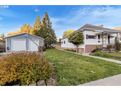 148 SE Houck Ave, Roseburg, OR 97470