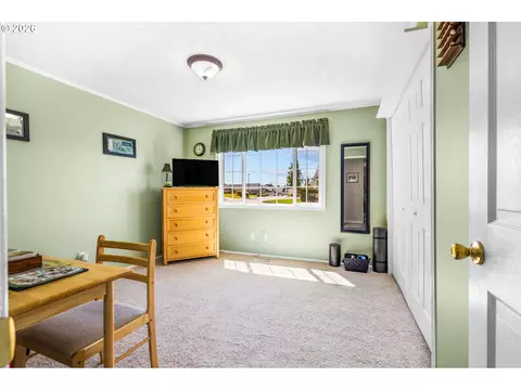 Bedroom - 499 NE Cherry St, Sublimity, OR 97385 photo 4 of 6