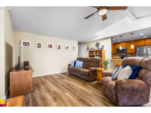 Living - 499 NE Cherry St, Sublimity, OR 97385 photo 6 of 7
