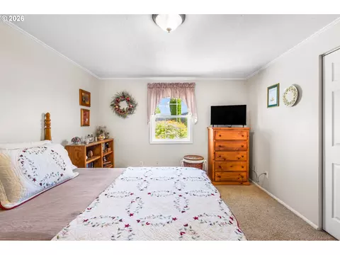 Bedroom - 499 NE Cherry St, Sublimity, OR 97385 photo 2 of 6