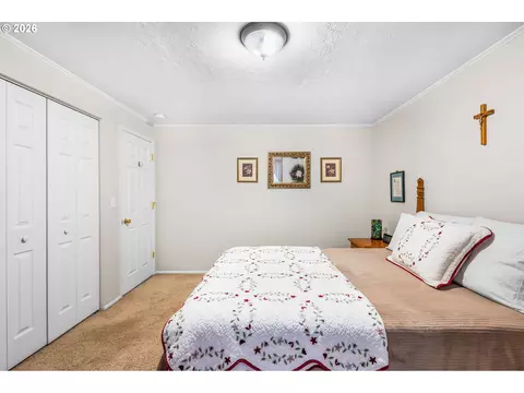 Bedroom - 499 NE Cherry St, Sublimity, OR 97385 photo 3 of 6