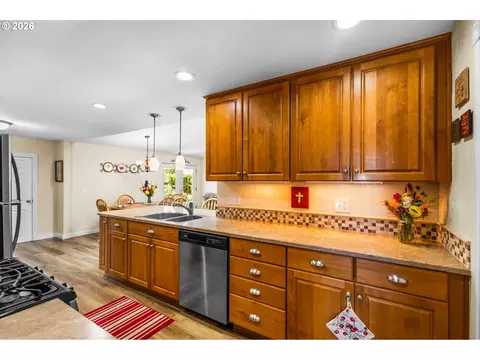 Kitchen - 499 NE Cherry St, Sublimity, OR 97385 photo 4 of 4
