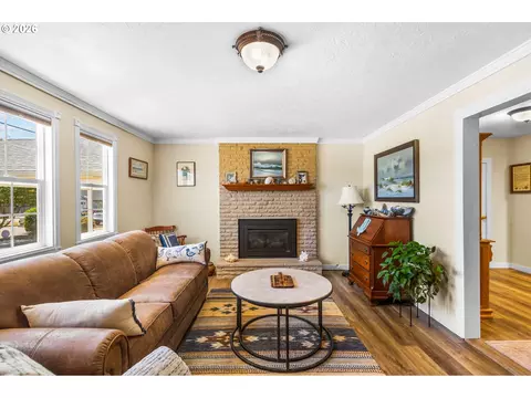 Living - 499 NE Cherry St, Sublimity, OR 97385 photo 1 of 7
