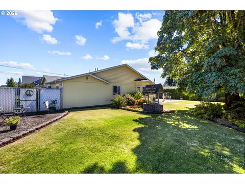 Exterior - 499 NE Cherry St, Sublimity, OR 97385 photo 5 of 10