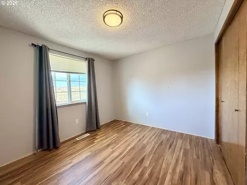 Bedroom - 26 NE Nelson Dr, Pendleton, OR 97801 photo 2 of 3
