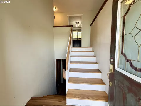 Entry Way - 26 NE Nelson Dr, Pendleton, OR 97801 photo 1 of 1