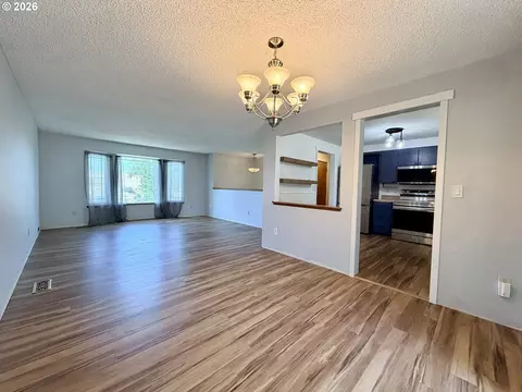 Living - 26 NE Nelson Dr, Pendleton, OR 97801 photo 3 of 3