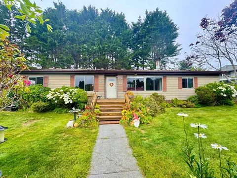 1029 Fifield St, Brookings, OR 97415