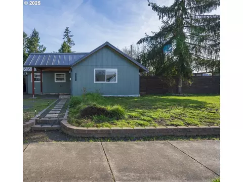 1057 F St, Springfield, OR 97477