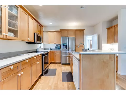 Kitchen - 3428 River Pointe Dr, Eugene, OR 97408 photo 1 of 3