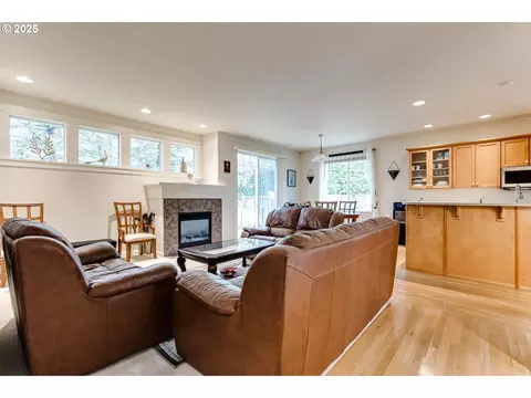 Living - 3428 River Pointe Dr, Eugene, OR 97408 photo 2 of 2