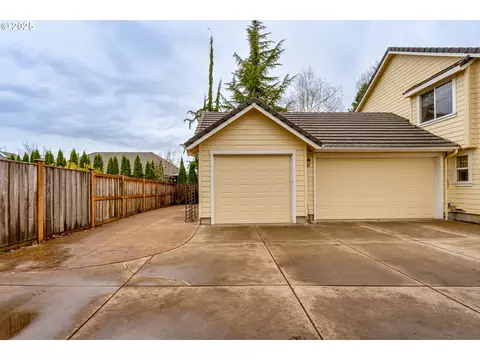 Exterior - 3428 River Pointe Dr, Eugene, OR 97408 photo 3 of 6