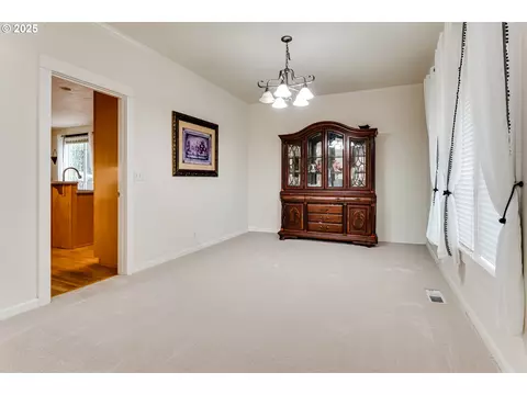 Dining - 3428 River Pointe Dr, Eugene, OR 97408 photo 1 of 1