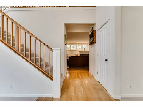 Entry Way - 3428 River Pointe Dr, Eugene, OR 97408 photo 2 of 2
